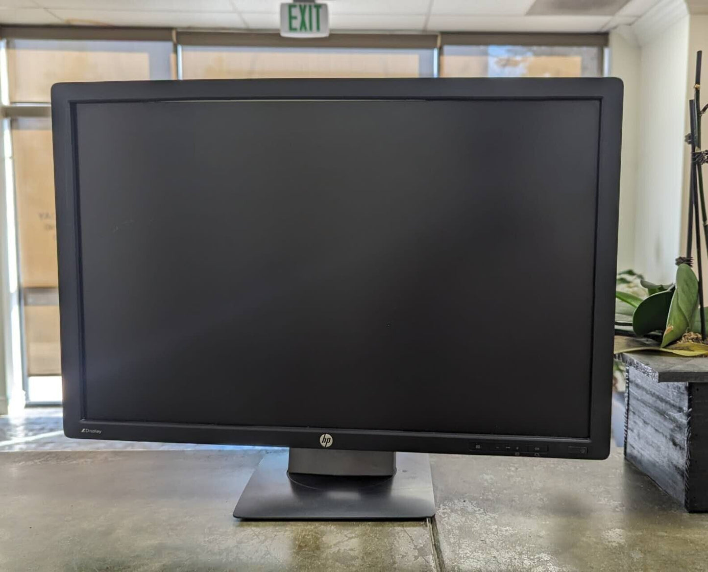Dual monitors - HP Z24i 24" 1920 x 1200, Monitor, NO Stand Tested Working!!