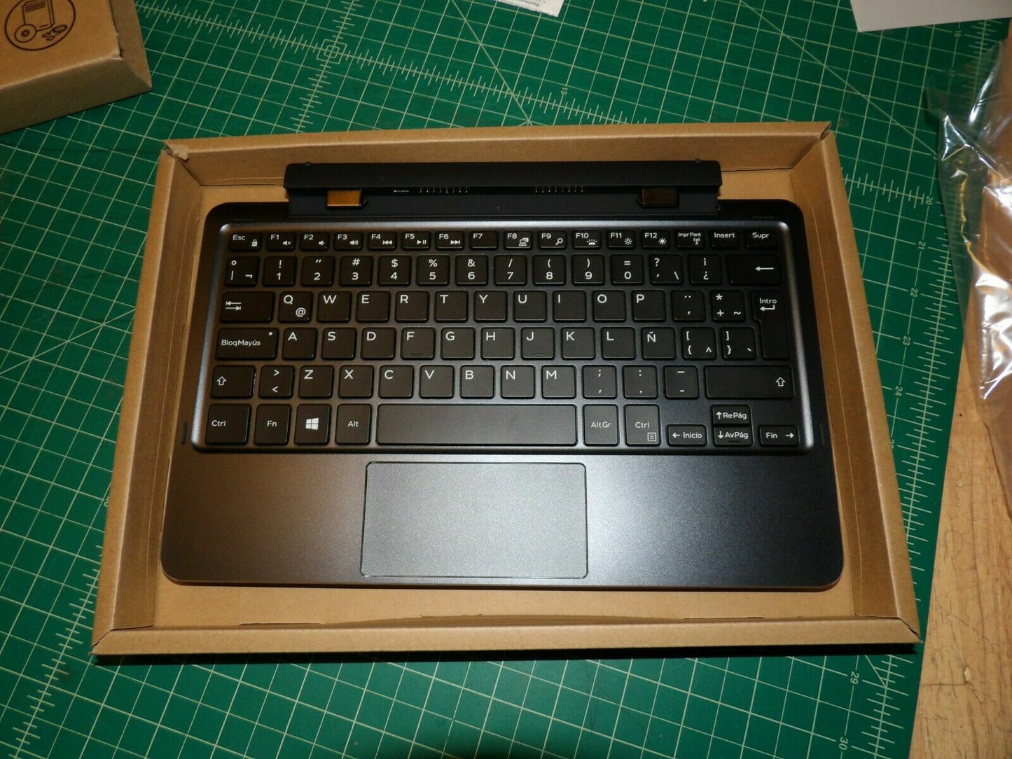 REAL-DEAL Spanish Dell Latitude 11 5175 5179 Tablet Back Lit Keyboard Dock K12M