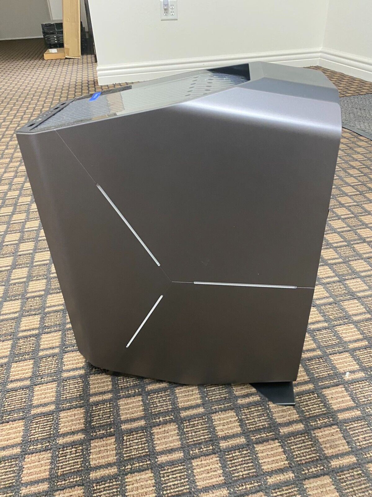 Alienware Aurora R8 Desktop Chassis w/side door cover stand case Fan caddy cable