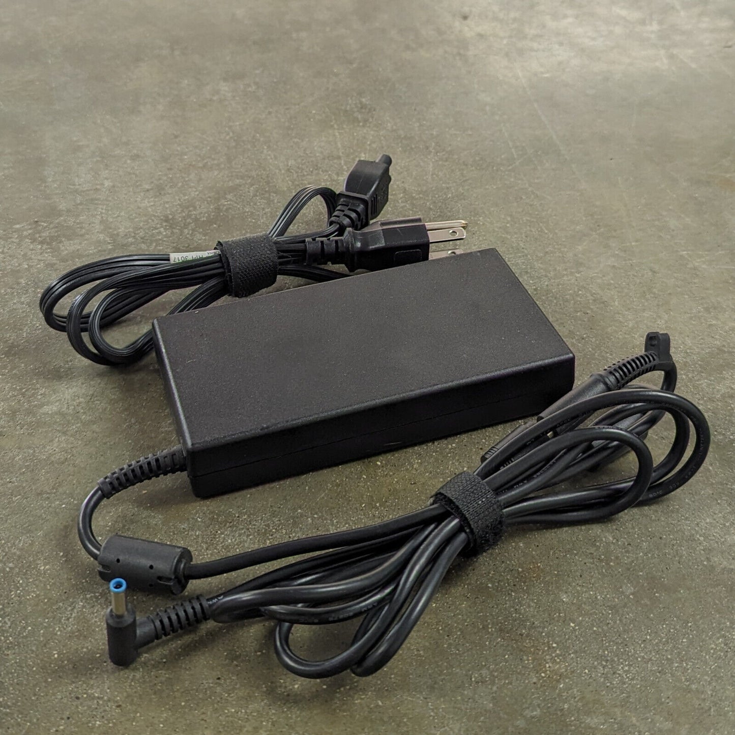 HP 120W BLUE TIP AC Adapter TPN-LA18 L41423-002 L41856-001 Docking Station ENVY
