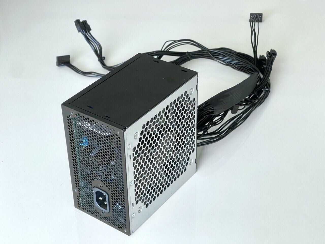 Cooler Master 80 Plus Gold 600W Power Supply PSU SLI/Crossfire Ready Contin...