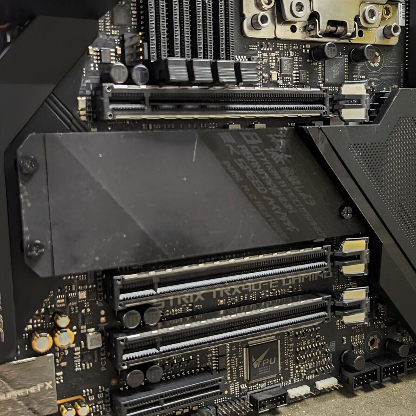 ASUS Rog Strix TRX40-E Gaming ATX Motherboard Socket sTRX4 RGB with I/O Shield