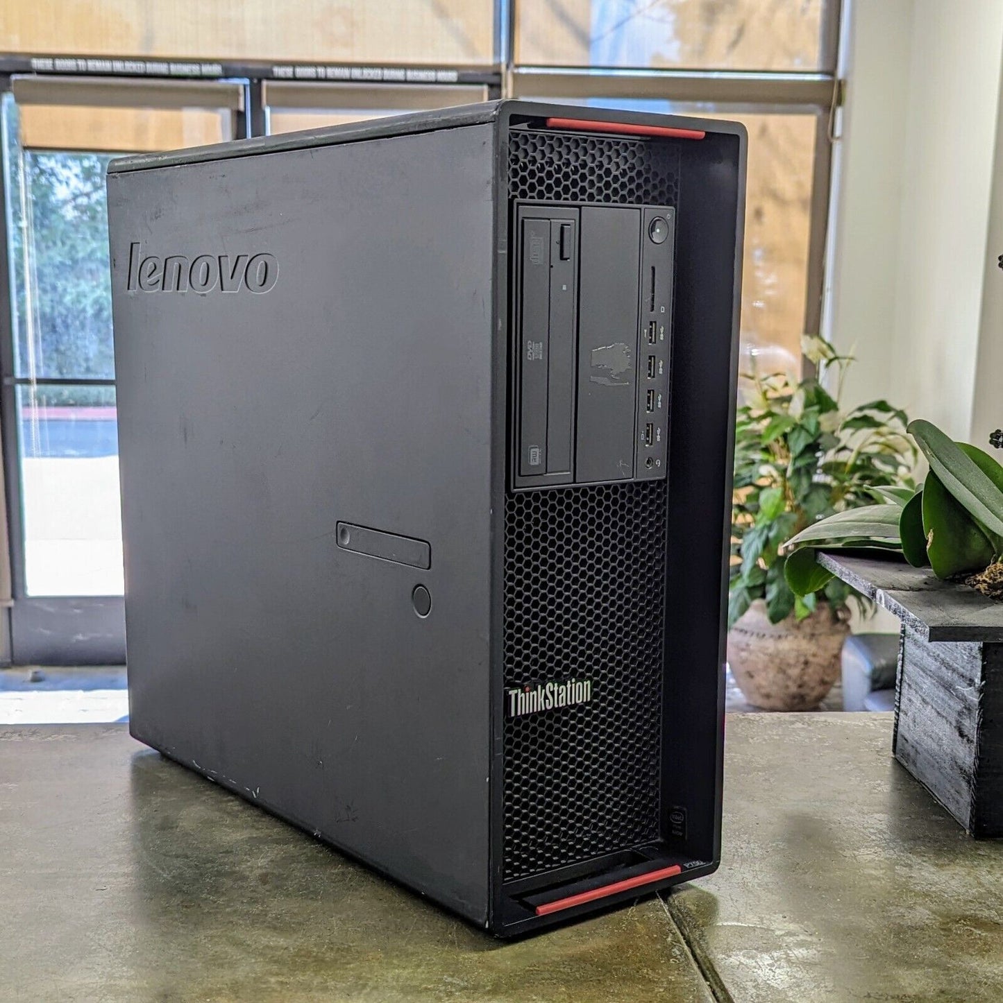 Lenovo P700 24core 2x Xeon E5-2680 V3 64GB DDR4 R5-430 512GB SSD +1TB HDD Win10