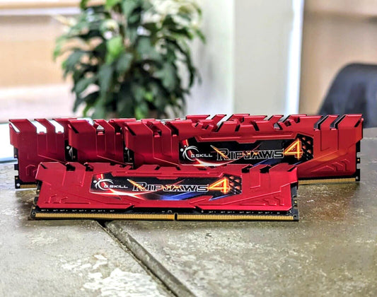 32 GB (4x8 GB) G.SKILL RIPJAWS 4 DDR4 2400 MHz CL 15-15-15-35 1.20V XMP 2.0