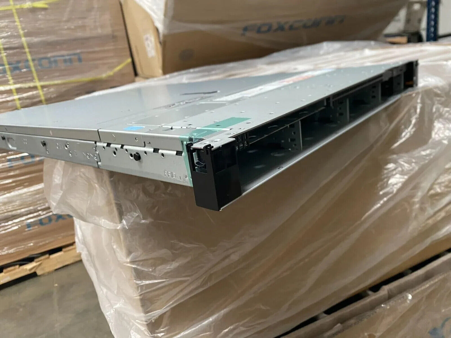 DELL EMC POWEREDGE R440 4 BAY LFF SERVER EMPTY METAL CHASSIS HJ4NN 6NY4R FYR2C