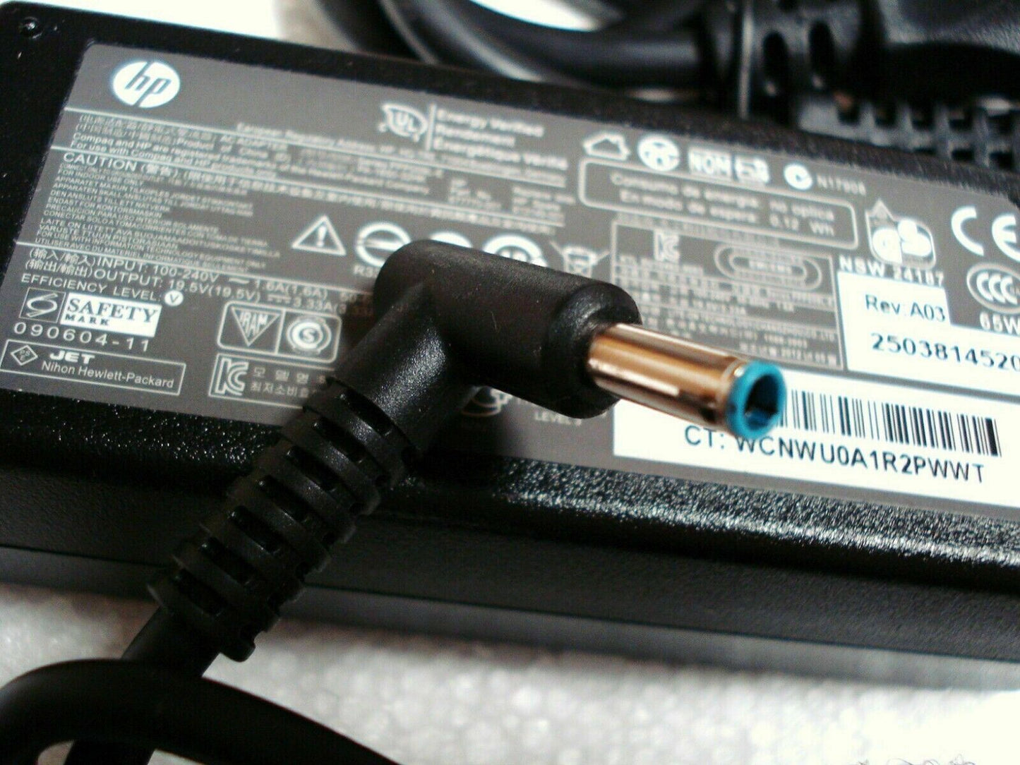 Genuine HP laptop AC Adapter Power Supply charger 19.5V 45W blue tip 741727-001