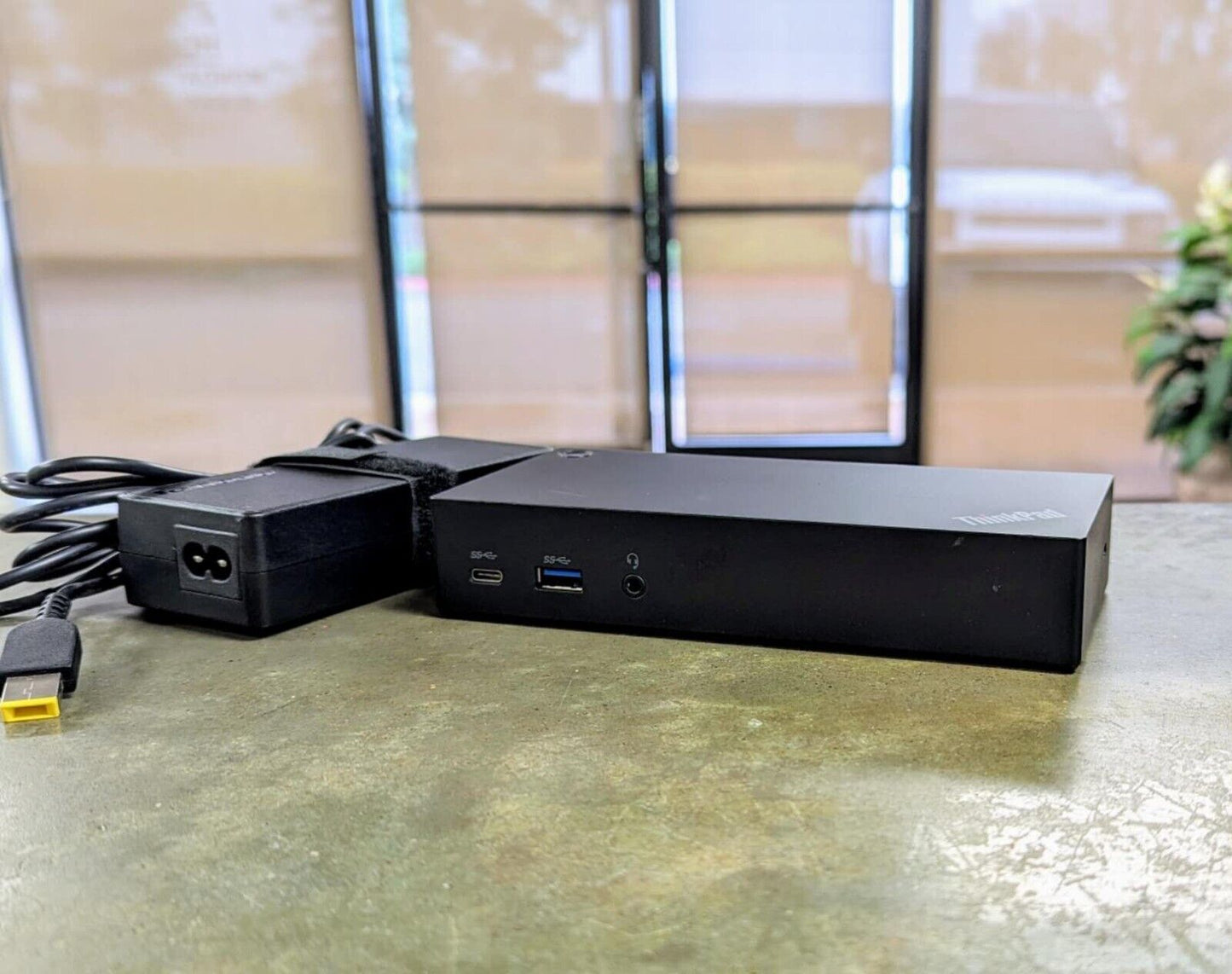 Lenovo thinkpad usb-c Dock Docking Station dk1633 with 90w AC Power Adapter