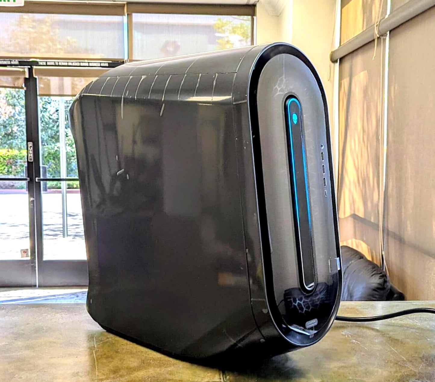 Alienware Aurora R14 Liquid Cooled R7-5800X/RTX 3050 8GB/32GB DDR4/1TB SSD WIN11