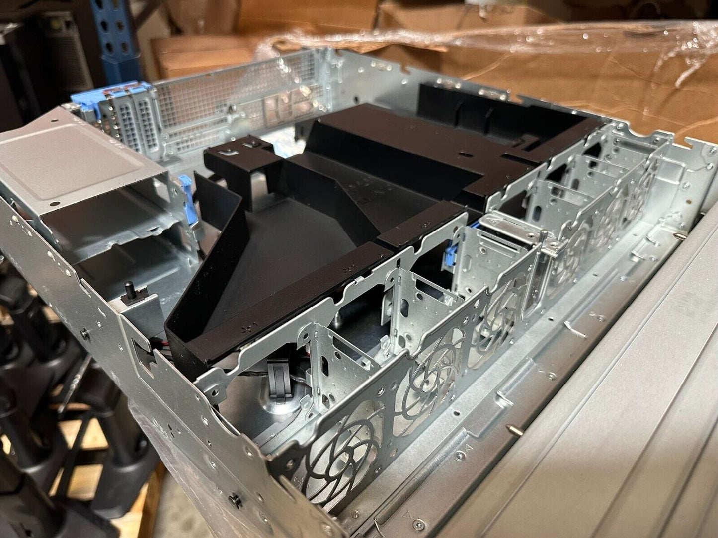 DELL EMC POWEREDGE R7415 SERVER 2.5" X 24 BAY Only Chassis