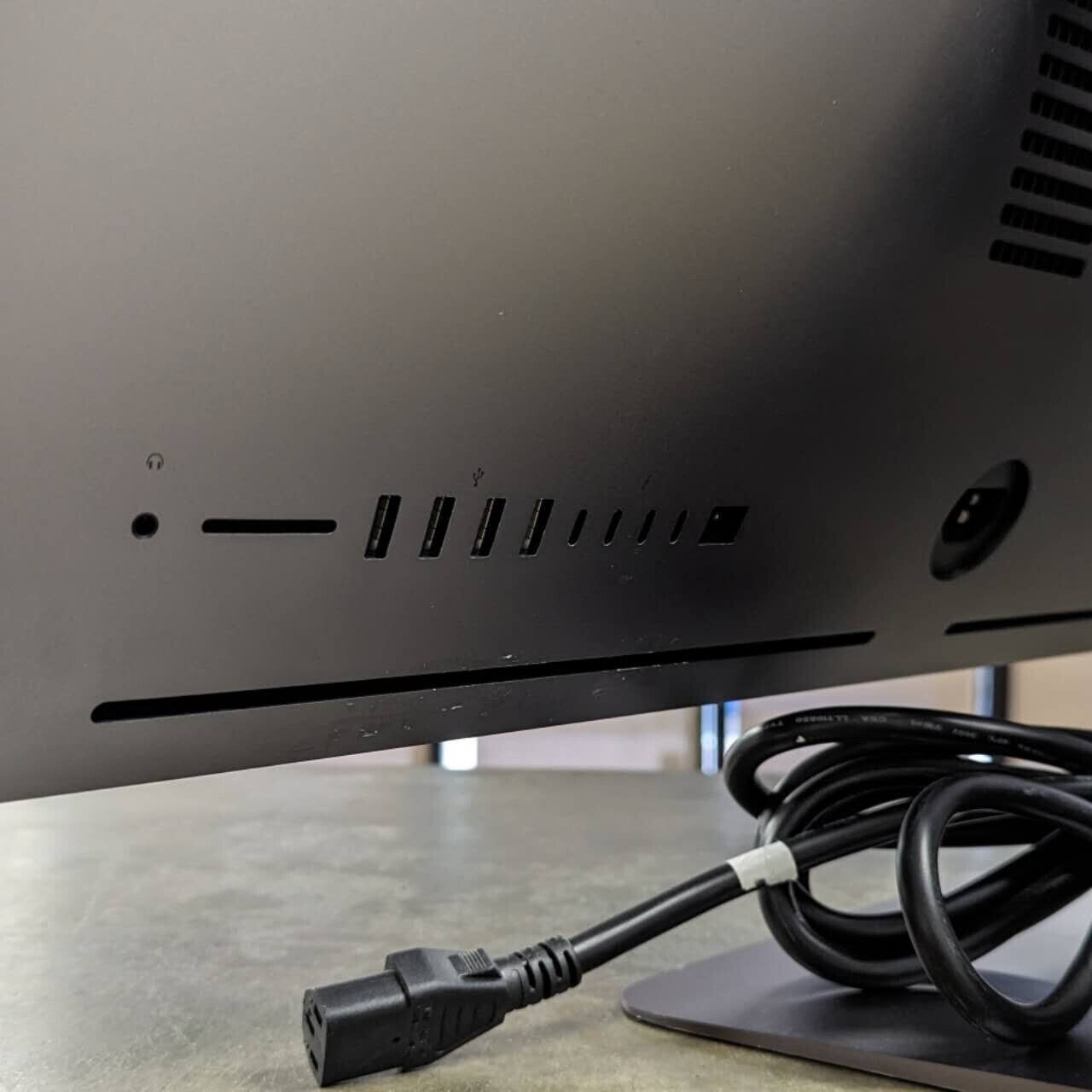 Apple A1862 iMac Pro 27" Xeon 8 CORE 64GB RAM 1TB SSD Vega 56 8GB Sonoma 14.2.1