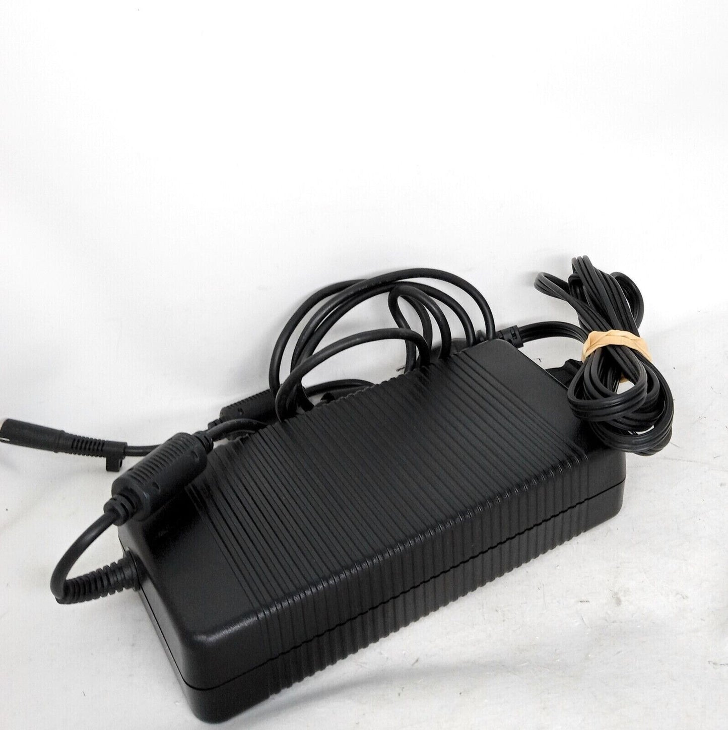 Genuine HP 19.5V 11.8A 230W Zbook EliteBook 8740W 8770W Power Supply Adapter
