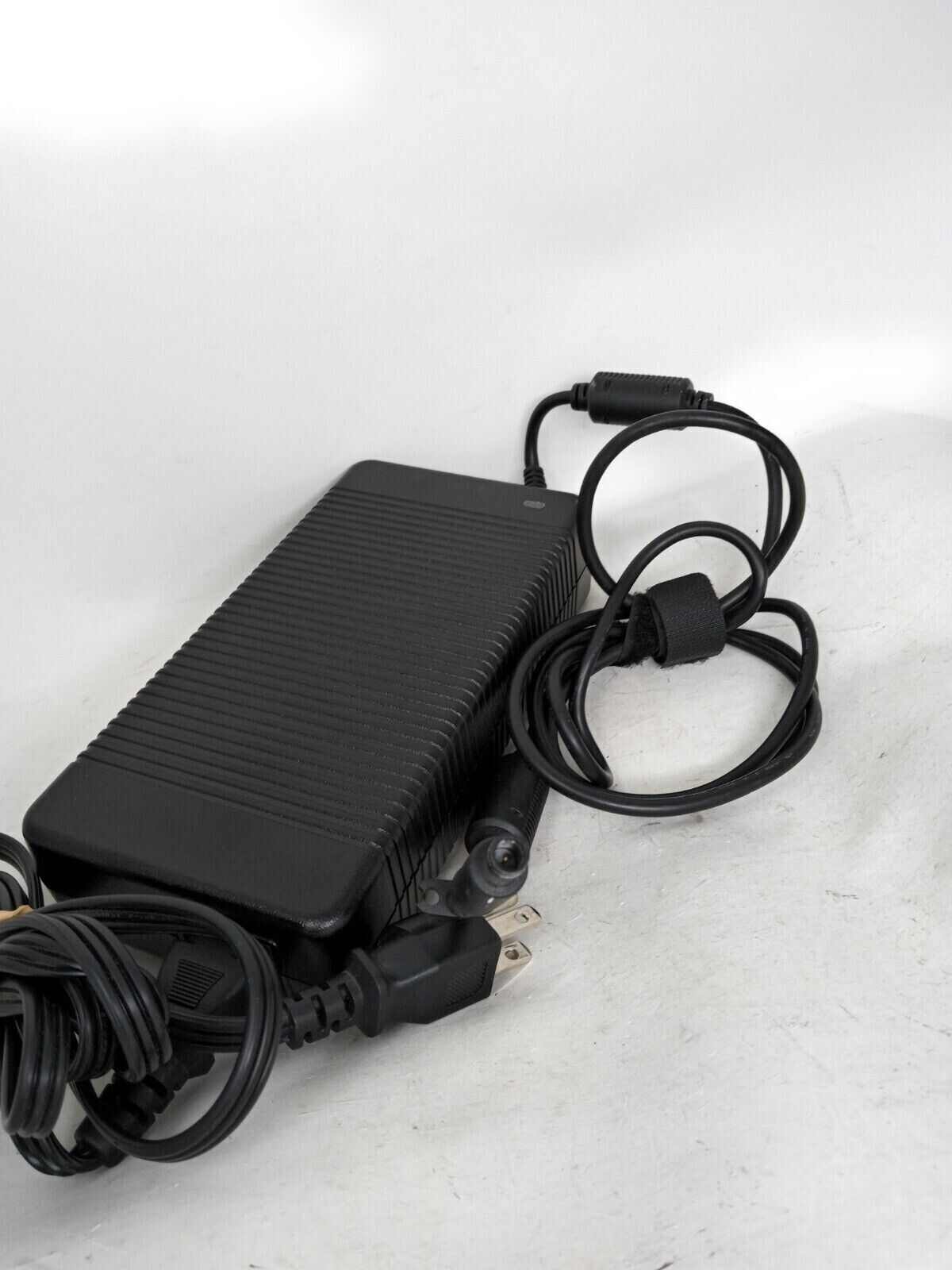 Genuine HP 19.5V 11.8A 230W Zbook EliteBook 8740W 8770W Power Supply Adapter