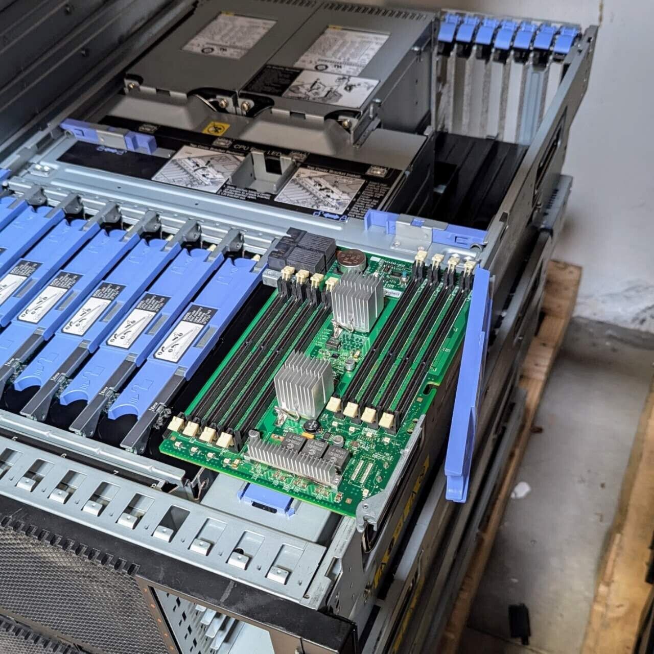 IBM System X3850 X5 4U Barebone Server 4x CPU Sockets LGA 1567 2x 1975watt PSUs