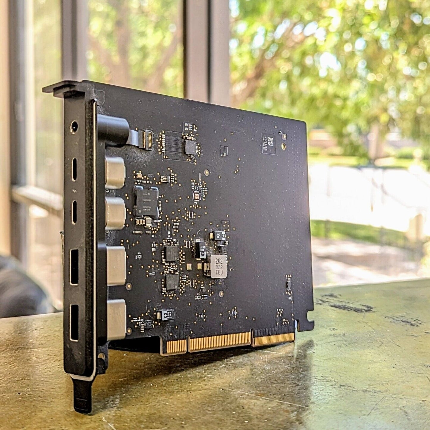 Apple 923-03330 i/o Board from 2019 Mac Pro