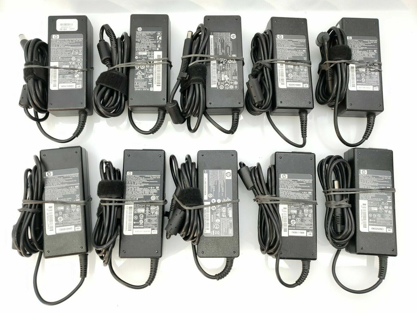 LOT 10 GENUINE HP 65W AC Adapters TPC-LA58 751789-001 19.5V 3.33A 751889-001
