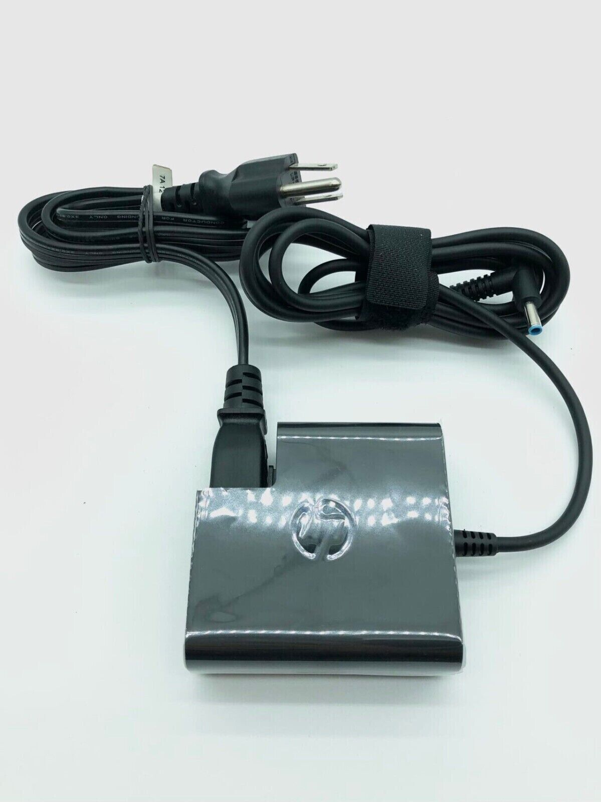 Genuine OEM 65W HP AC Adapter Charger blue tip 19.5V 3.33A Pavilion 853605-001
