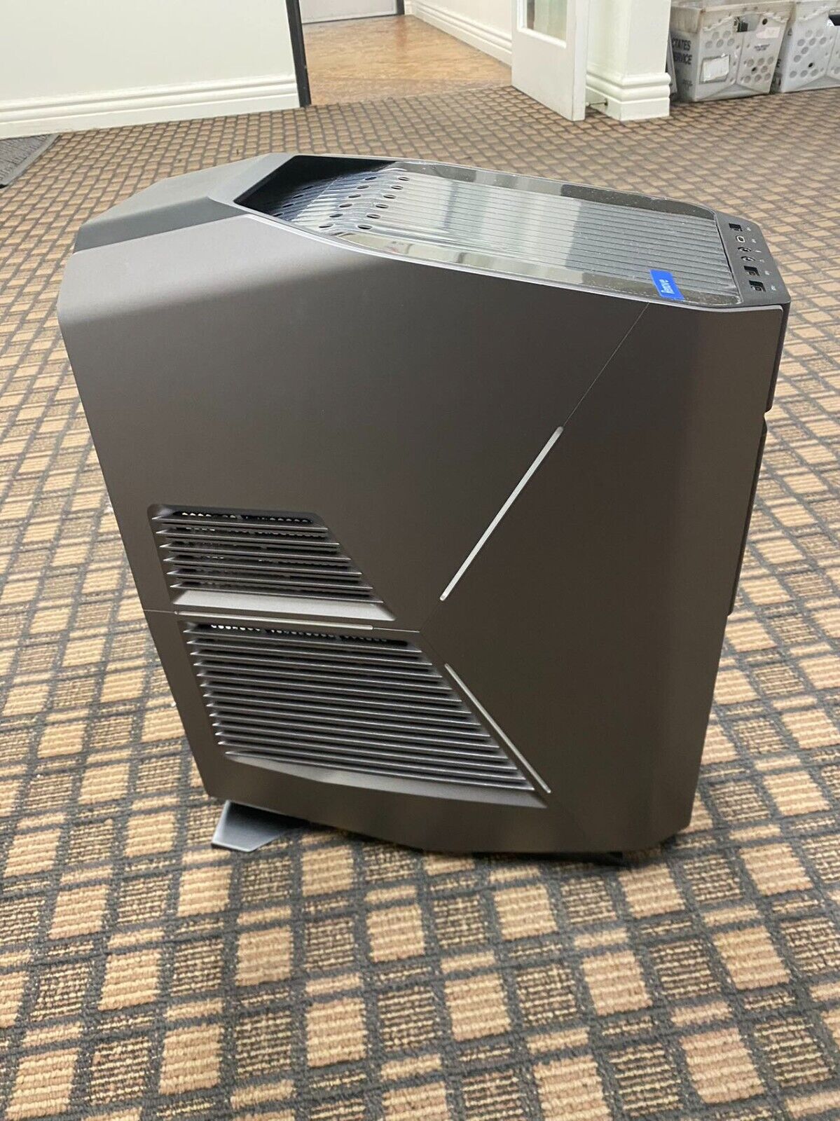 Alienware Aurora R8 Desktop Chassis w/side door cover stand case Fan caddy cable