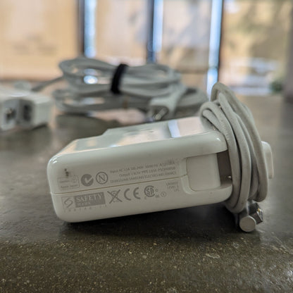 60W MAGSAFE  L & T-TIP AC ADAPTER A1344 for 2009 2010 2011 MACBOOK PRO 13" USED