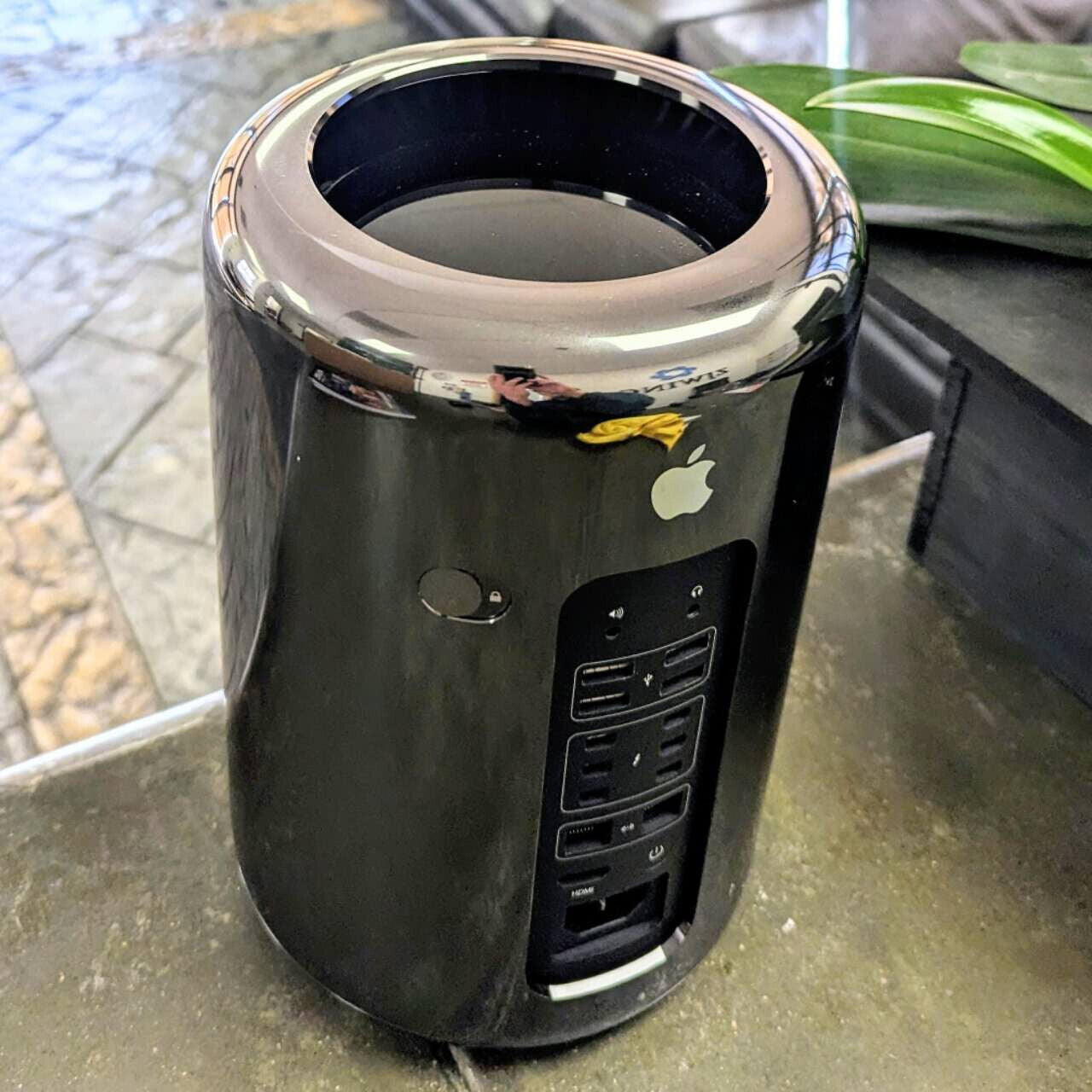 Apple Mac Pro A1481 Xeon E5 64GB 1TB SSD AMD Firepro D700 6GB WIFI macOS montere