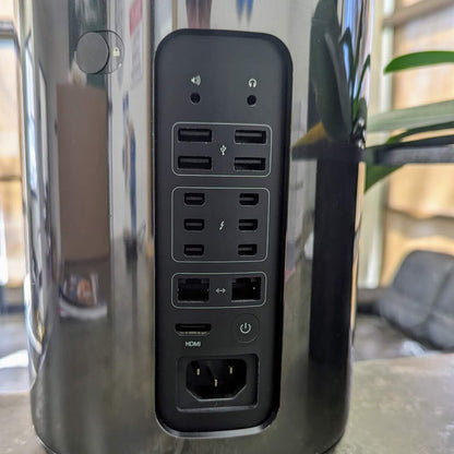 Apple Mac Pro A1481 Xeon E5 64GB 1TB SSD AMD Firepro D700 6GB WIFI macOS montere