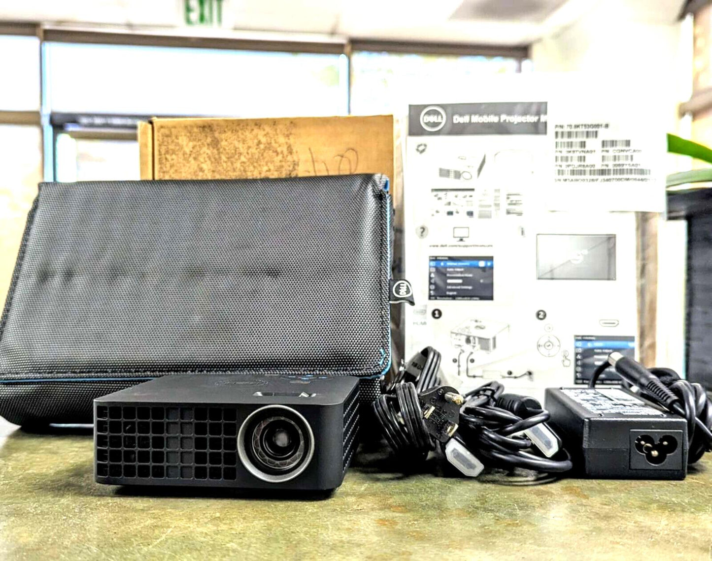 New Dell M318WL Black HDMI Standard 500 ANSI Lumens Mini Portable Projector