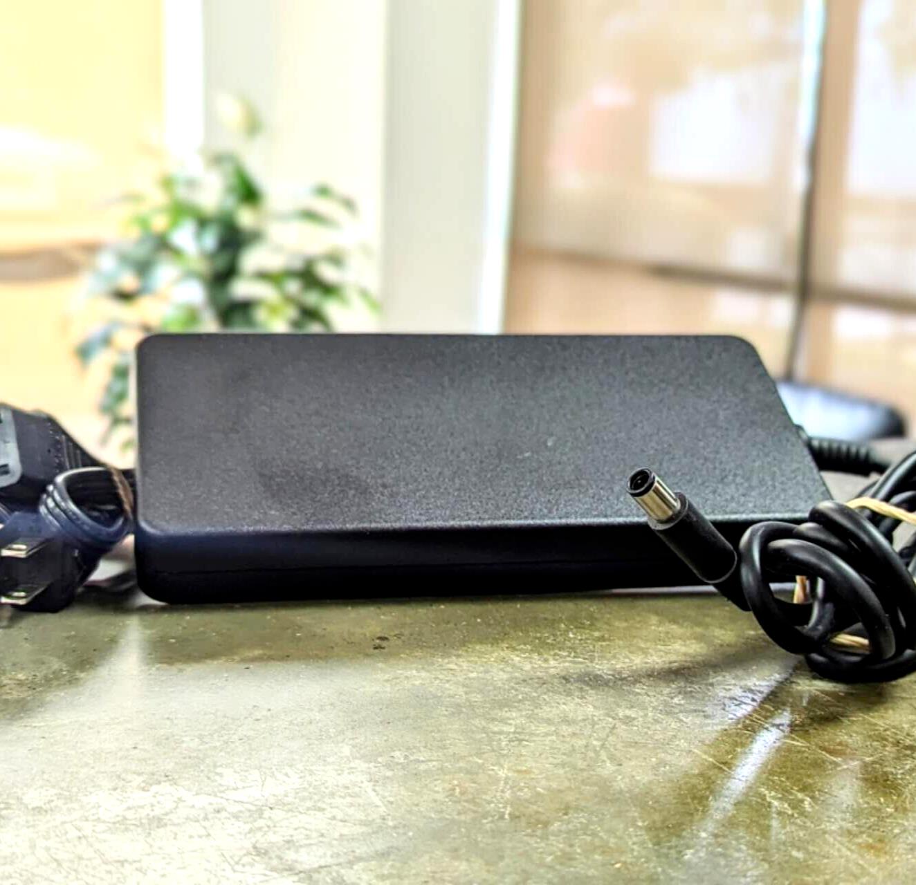 Dell Precision 7510 7710 M4700 M4800 M6400 M6800 240W AC Adapter Charger